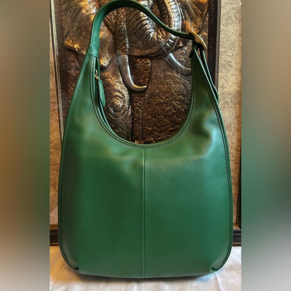 Elegant Green Leather Tote Bag